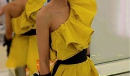 潮妈爆料被扒衣服视频大全,被扒衣服视频大全引发热议